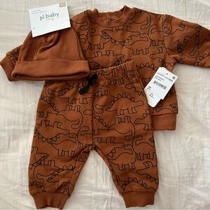 PL BABY BY PETIT LEM
Babies' Dino Print 3 piece set. Size 3 mo. New with tags.
